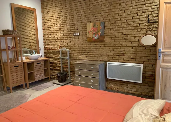 Renovated With Shared Pool In Lauragais * Mont-d'Astarac